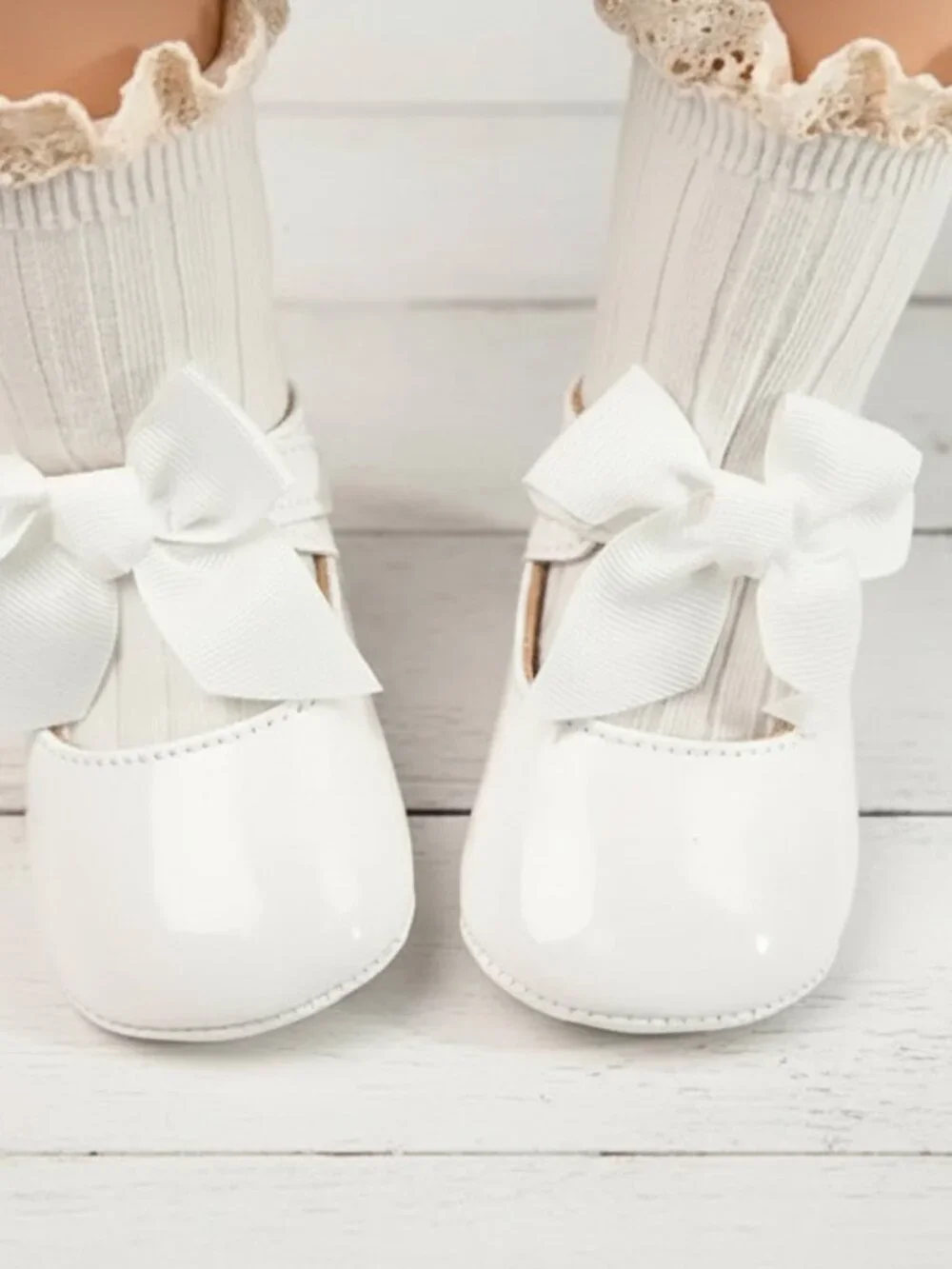 White Bow Knot Mary Jane Walkers, baby, NWT